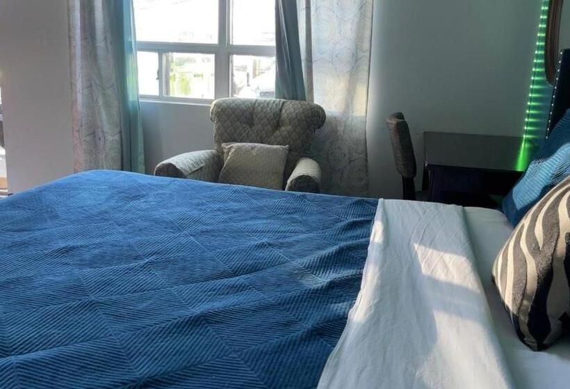 اتاق استاندارد با تخت بزرگ, Crestwood Motel