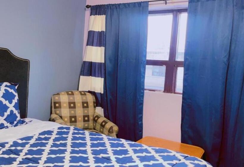 اتاق لوکس, Crestwood Motel