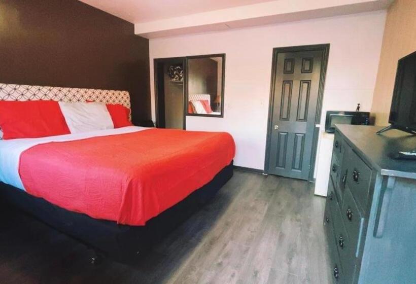 استودیوی لوکس, Crestwood Motel