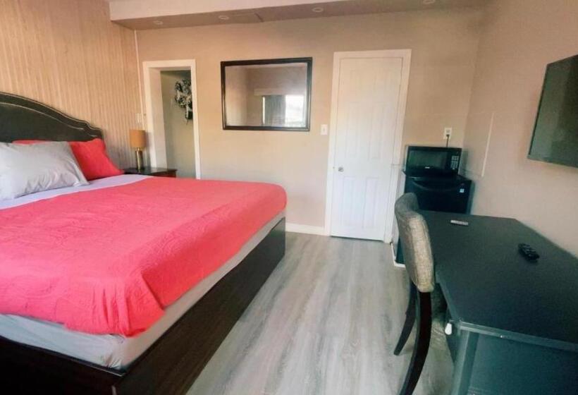 استودیوی لوکس, Crestwood Motel