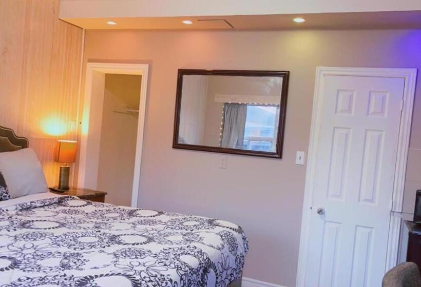 استودیوی لوکس, Crestwood Motel