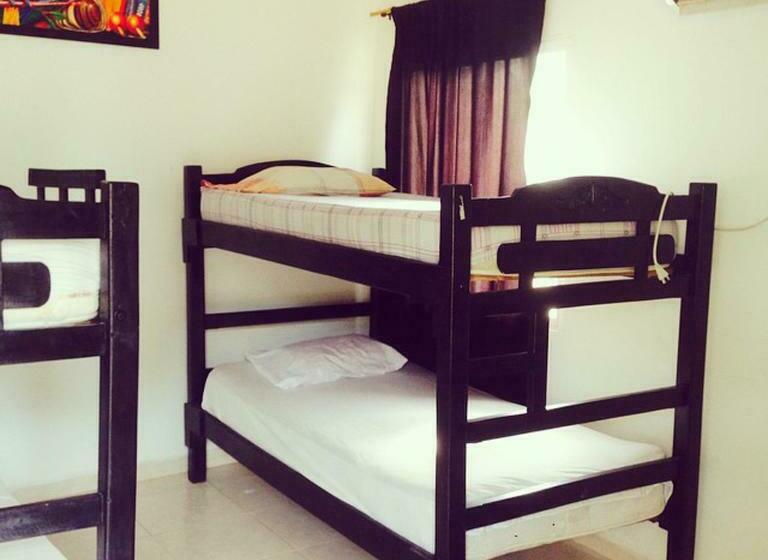تختخواب در اتاق مشترک, Hostel Nirvana Taganga