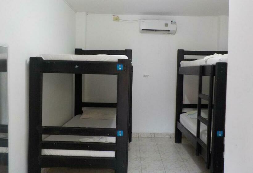 تختخواب در اتاق مشترک, Hostel Nirvana Taganga