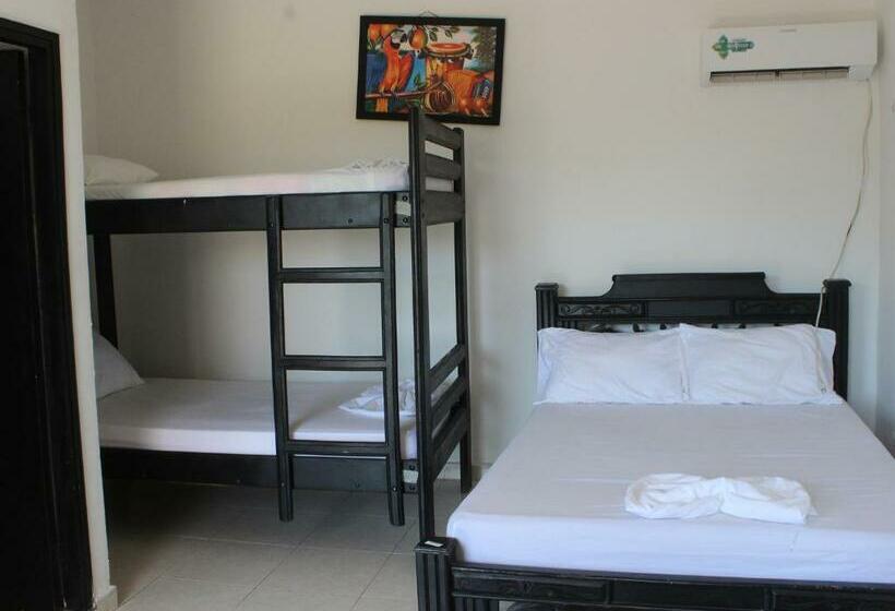تختخواب در اتاق مشترک, Hostel Nirvana Taganga
