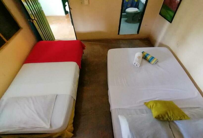 اتاق استاندارد سه نفره, Hostel Villa Mary