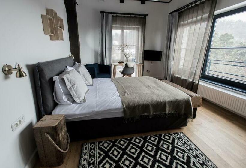 اتاق لوکس با چشم‌انداز, The Pines Boutique Villa