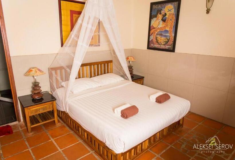 بانگلوی استاندارد, Joe S Cafe & Garden Resort