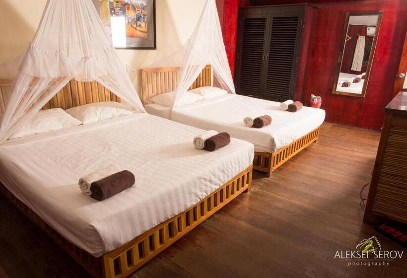 اتاق لوکس, Joe S Cafe & Garden Resort