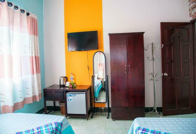 اتاق لوکس سه تخته, Song Huong Hotel Mui Ne