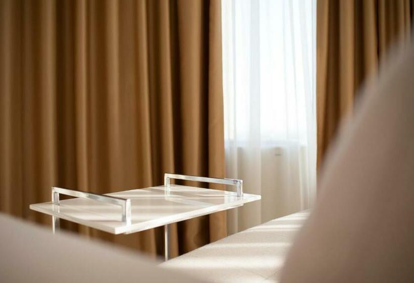 سوییت لوکس, Bruxelles Guesthouse Craiova
