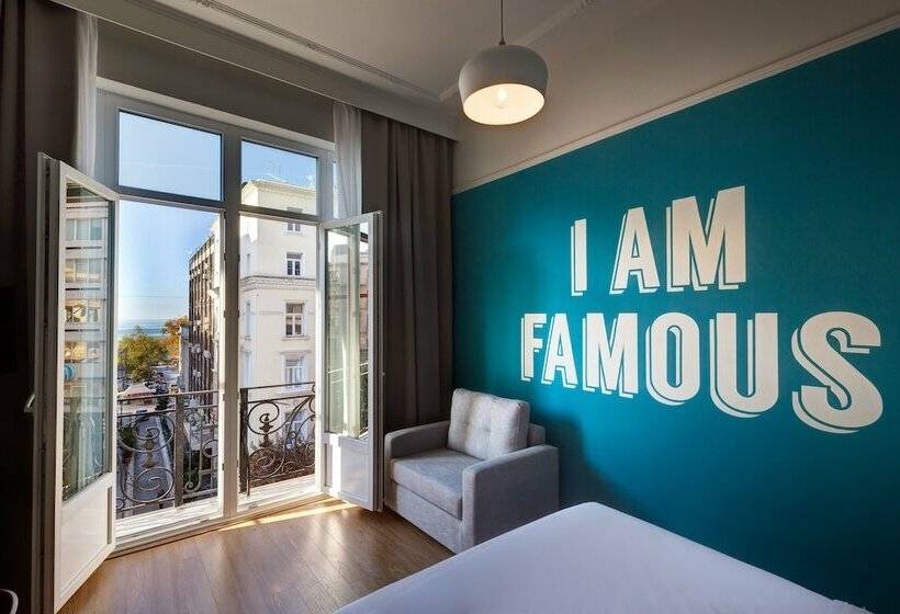 اتاق اساندارد با چشم‌انداز جانبی به دریا, Colors Urban Hotel Thessaloniki