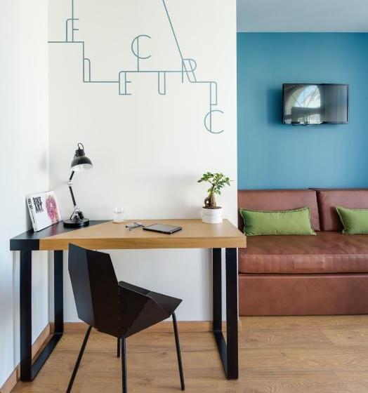 اتاق اساندارد با چشم‌انداز جانبی به دریا, Colors Urban Hotel Thessaloniki