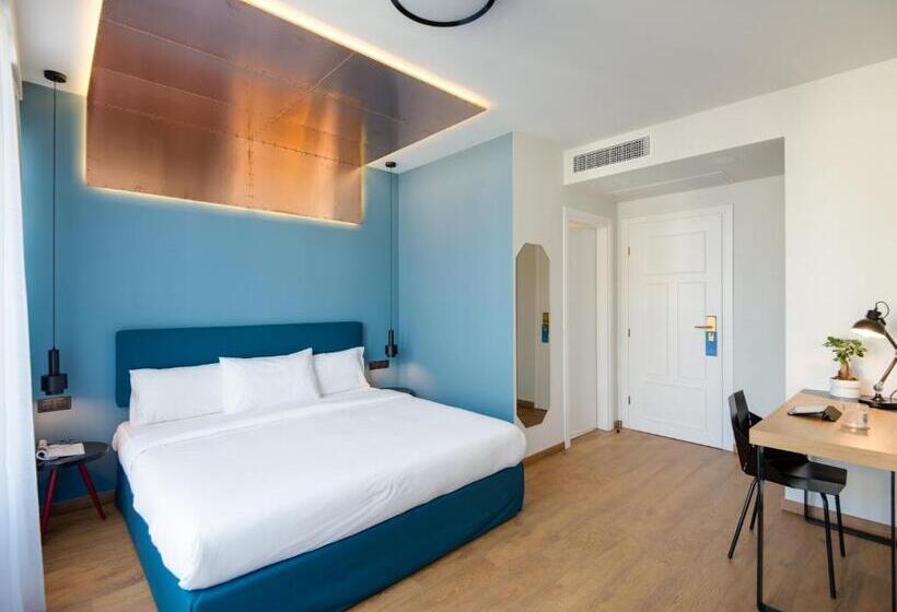 اتاق اساندارد با چشم‌انداز جانبی به دریا, Colors Urban Hotel Thessaloniki