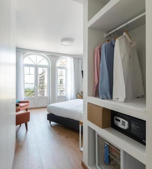 اتاق اساندارد با چشم‌انداز جانبی به دریا, Colors Urban Hotel Thessaloniki