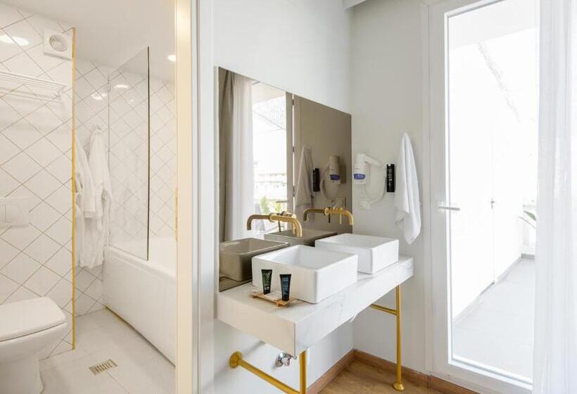 اتاق لوکس با تراس, Colors Urban Hotel Thessaloniki