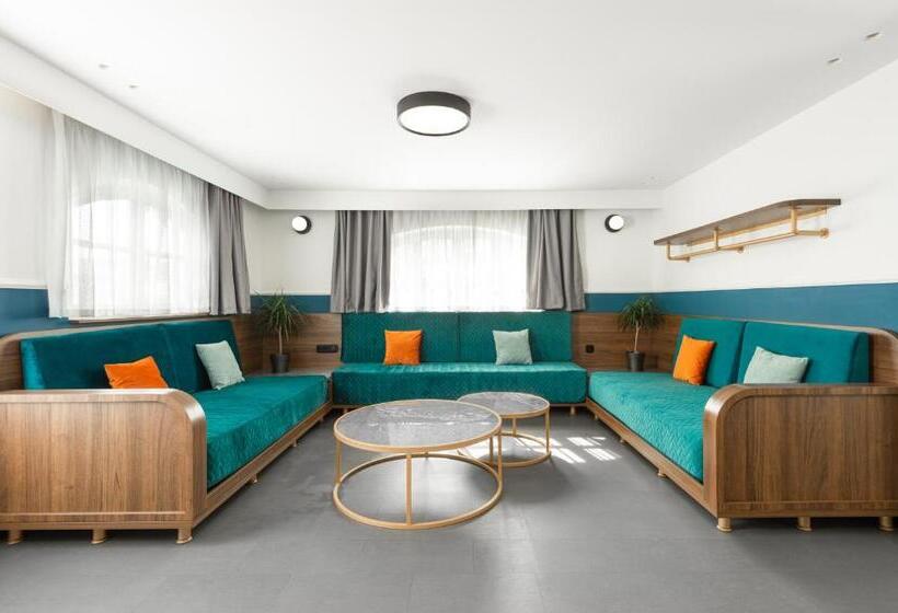 سوئیت با تخت بزرگ, Colors Urban Hotel Thessaloniki