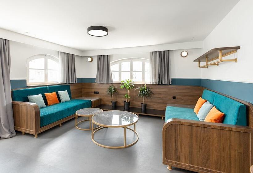 سوئیت با تخت بزرگ, Colors Urban Hotel Thessaloniki