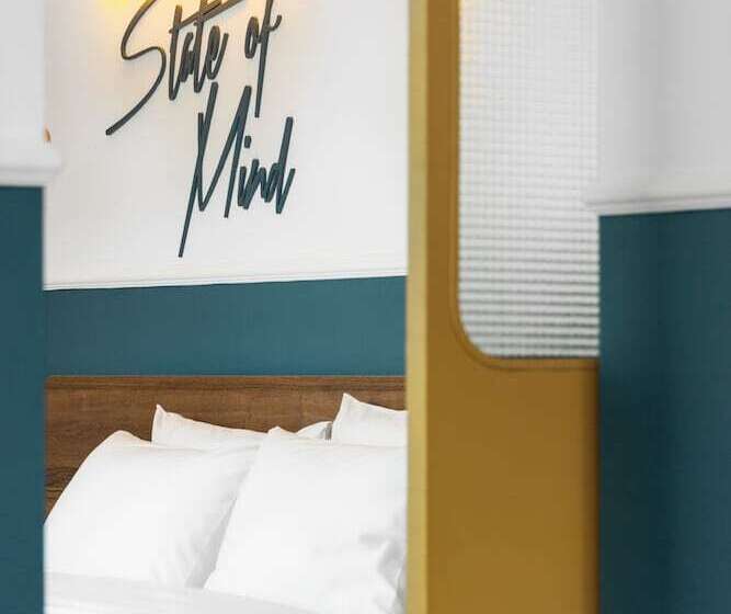 سوئیت با تخت بزرگ, Colors Urban Hotel Thessaloniki