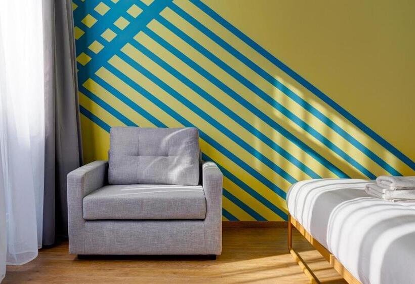 اتاق اساندارد با چشم‌انداز جانبی به دریا, Colors Urban Hotel Thessaloniki