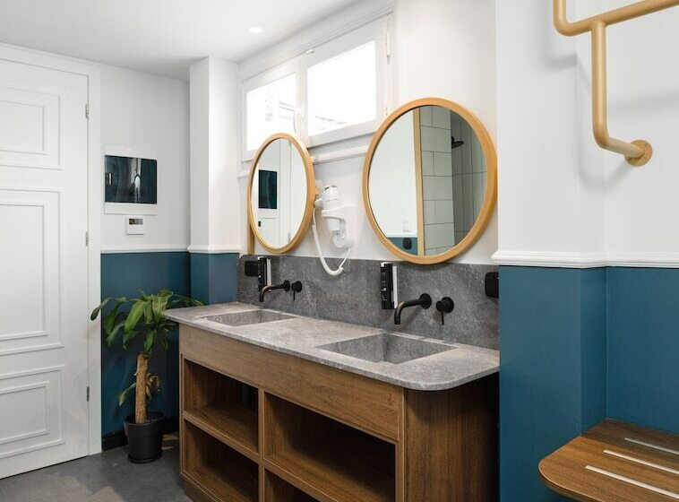 سوئیت با تخت بزرگ, Colors Urban Hotel Thessaloniki