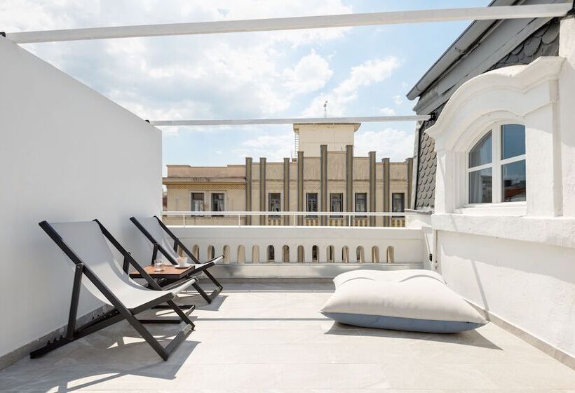 سوئیت با تخت بزرگ, Colors Urban Hotel Thessaloniki