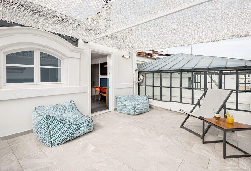 سوئیت با تخت بزرگ, Colors Urban Hotel Thessaloniki