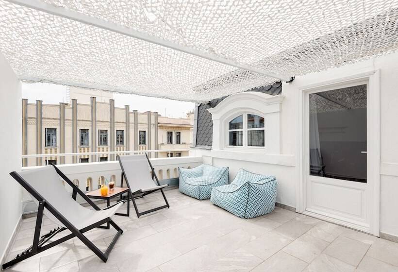 سوئیت با تخت بزرگ, Colors Urban Hotel Thessaloniki