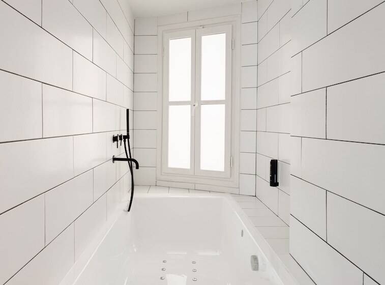 سوئیت با تخت بزرگ, Colors Urban Hotel Thessaloniki