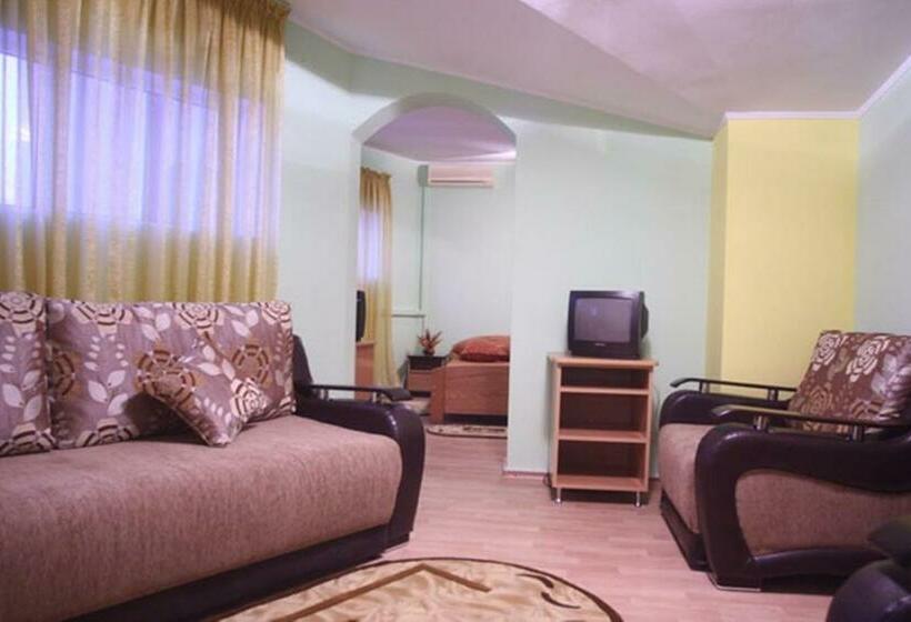 سوییت جونیور, Hostel Sport