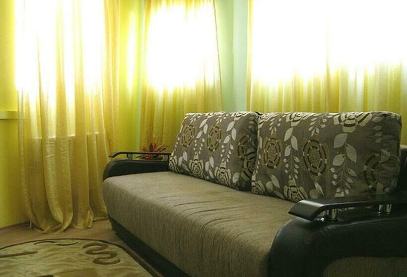 سوییت جونیور, Hostel Sport