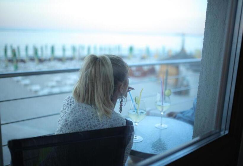 سوییت خانوادگی, Agapi Mamaia