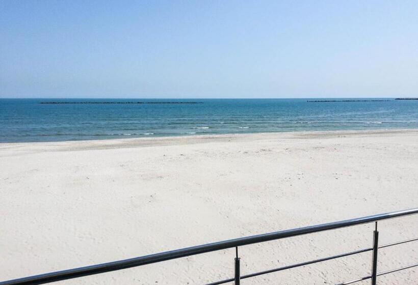 سوییت خانوادگی, Agapi Mamaia
