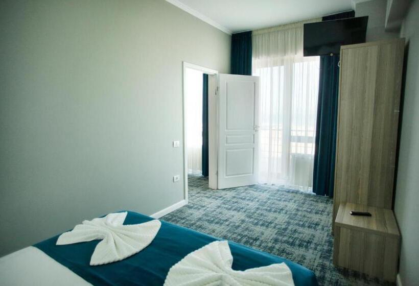 سوییت خانوادگی, Agapi Mamaia