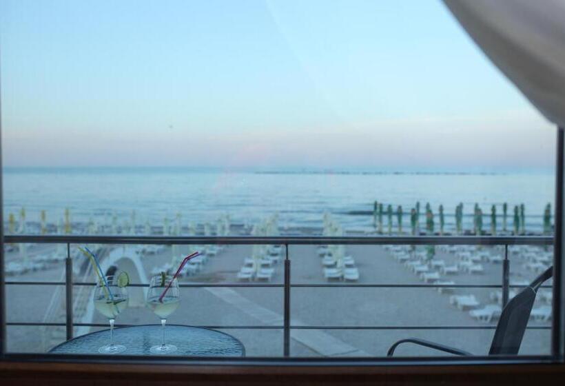 اتاق استاندارد با بالکن و چشم‌انداز دریا, Agapi Mamaia