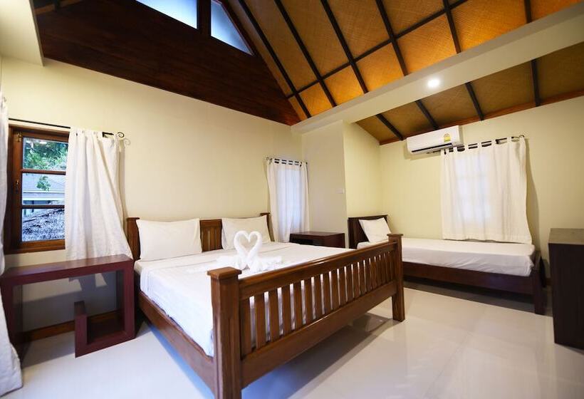 اتاق لوکس سه تخته, Chunut House Resort