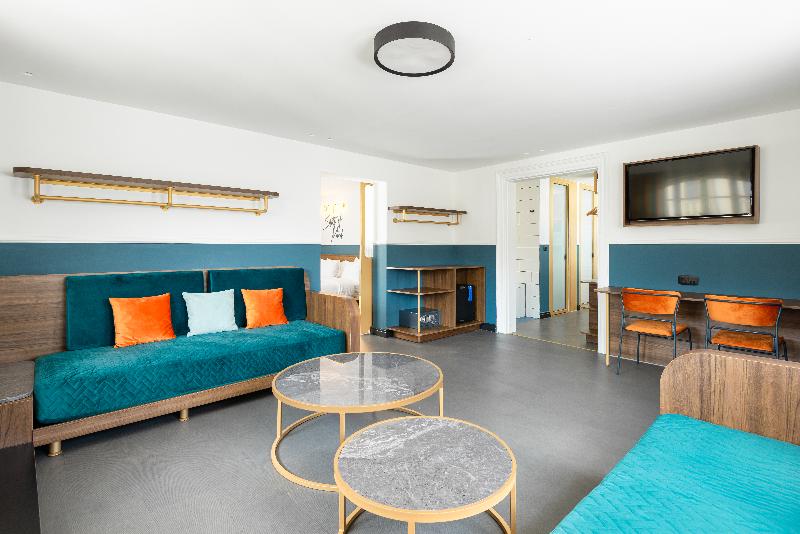 سوئیت با تخت بزرگ, Colors Urban Hotel Thessaloniki