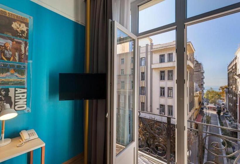 اتاق اساندارد با چشم‌انداز جانبی به دریا, Colors Urban Hotel Thessaloniki