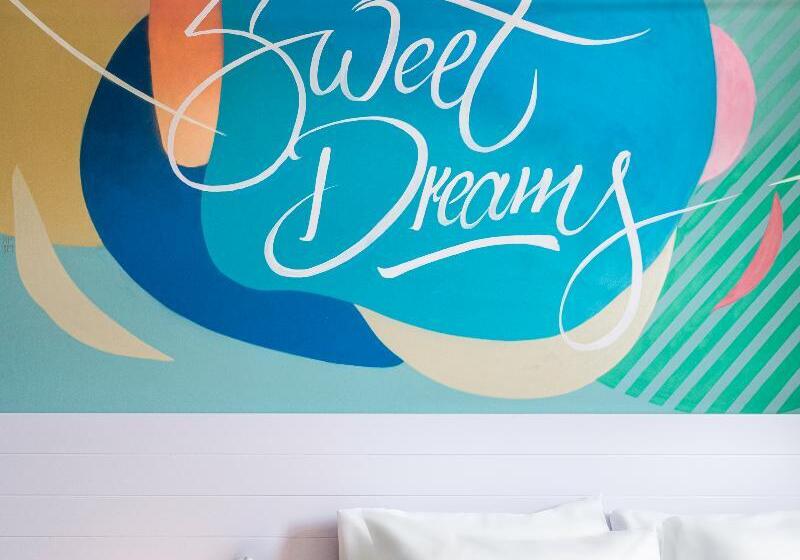 سوئیت با تخت بزرگ, Colors Urban Hotel Thessaloniki