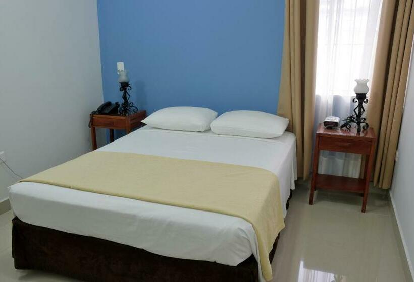 اتاق استاندارد یک نفره, Juan Maria