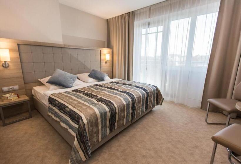 اتاق استاندارد سه تخته با بالکن, Villa Bravo