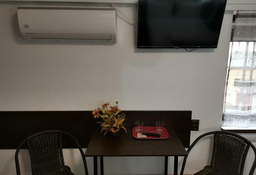 اتاق استاندارد با تخت بزرگ, Joe Hostel