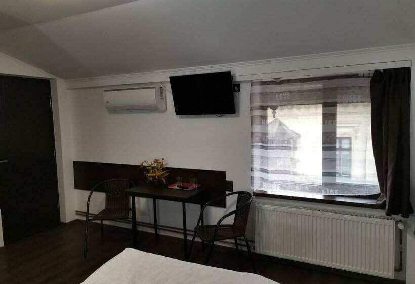 اتاق استاندارد با تخت بزرگ, Joe Hostel