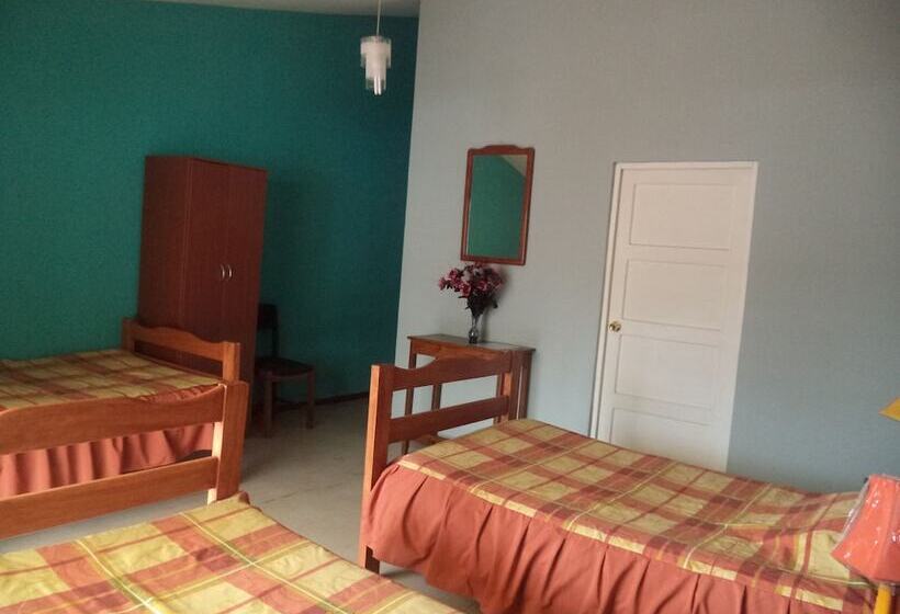اتاق استاندارد سه نفره, Hospedaje Familiar Gloria
