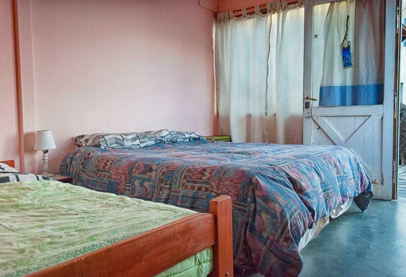 غرفة قياسية ثلاثية, Hostel Los Cormoranes