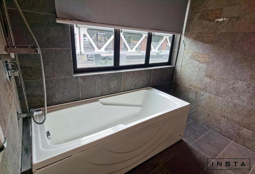 اتاق خانوادگی, Insta Hotel Jb