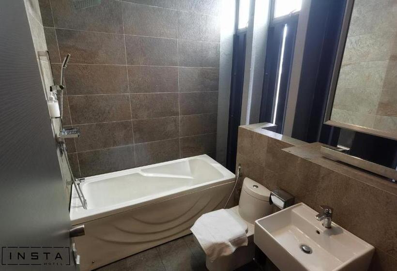 اتاق استاندارد سه نفره, Insta Hotel Jb
