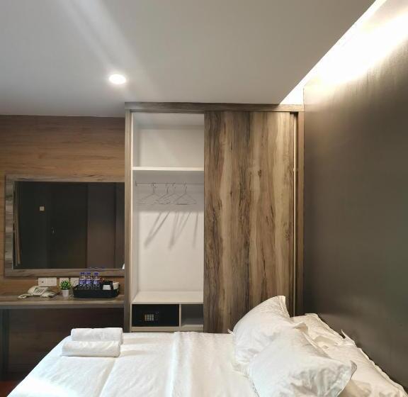 اتاق استاندارد سه نفره, Insta Hotel Jb