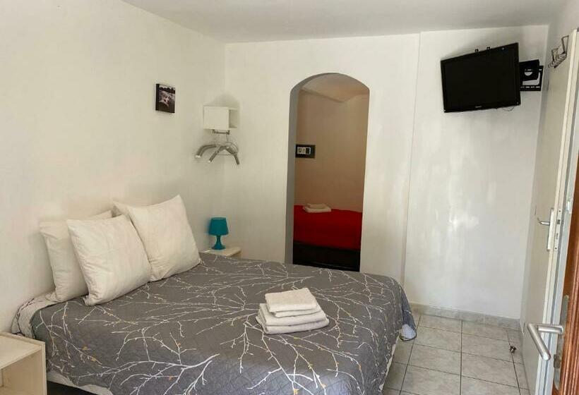 اتاق استاندارد سه نفره, Logis Hôtel La Chaumière