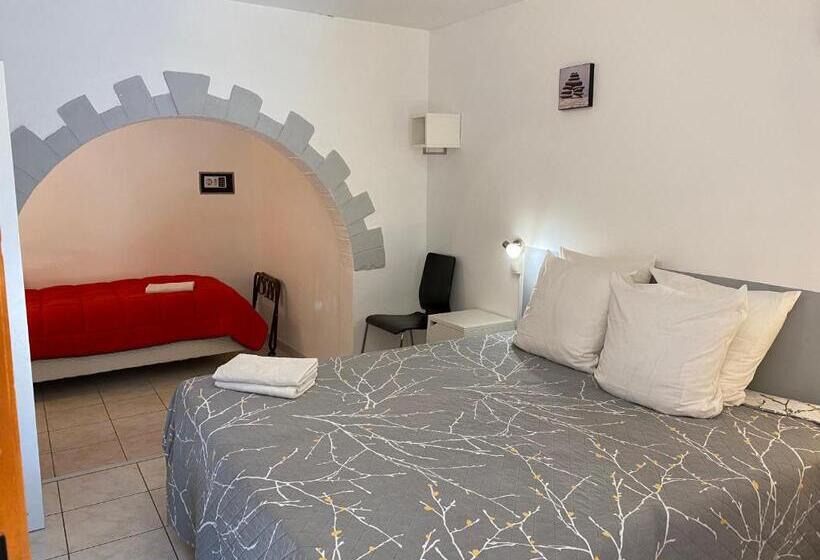 اتاق راحتی سه تخته, Logis Hôtel La Chaumière