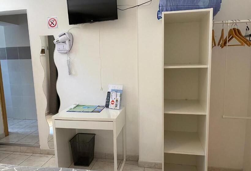 اتاق راحتی سه تخته, Logis Hôtel La Chaumière
